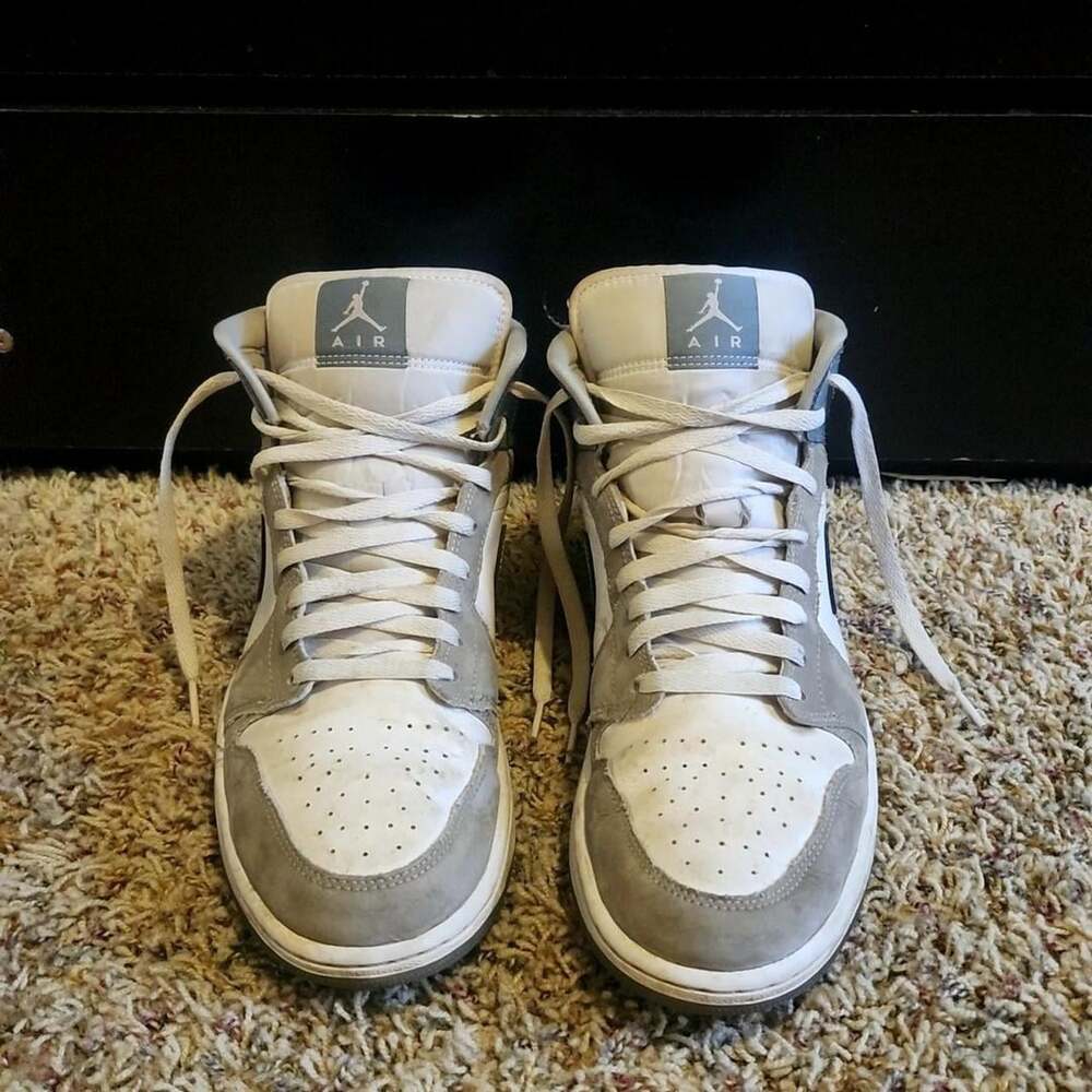 Jordan Men's Grey and White Trainers